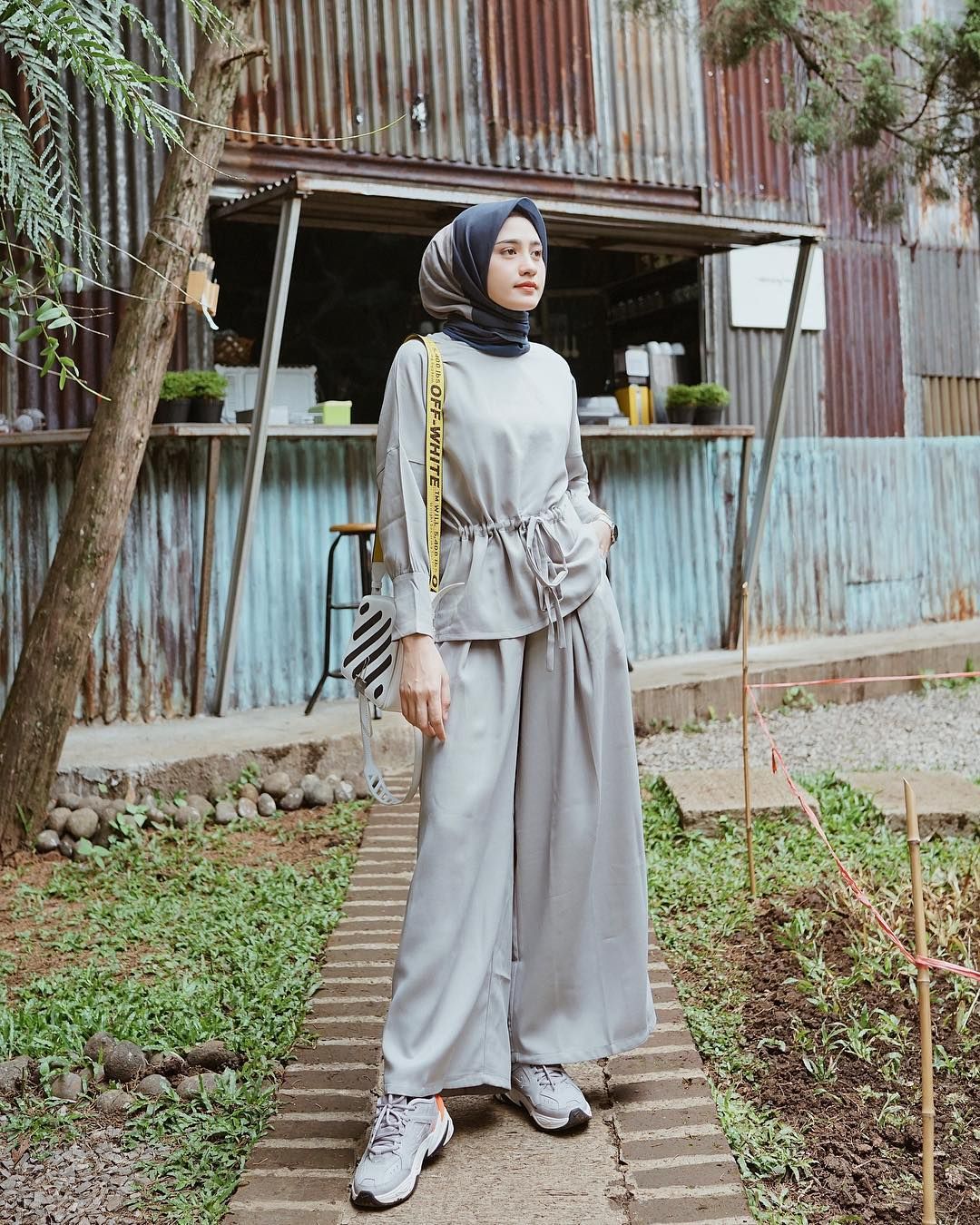 4 Tips Foto Ootd Milenial Biar Tubuh Lebih Tinggi Ramping Semua Halaman Cewekbanget