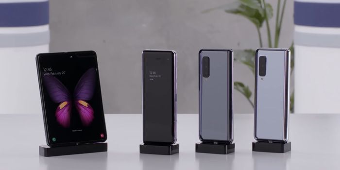 Samsung Galaxy Fold, smartphone lipat pertama dari Samsung akhirnya diperkenalkan secara resmi.