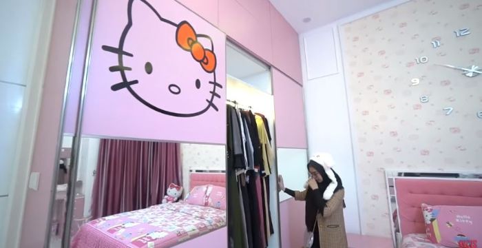Foto Foto Mewahnya Kamar Ria Ricis Serba Pink Dan Penuh Nuansa Hello Kitty