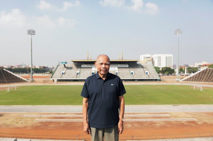 Arsitek Vann Molyvann mendesain Olympic Stadium
