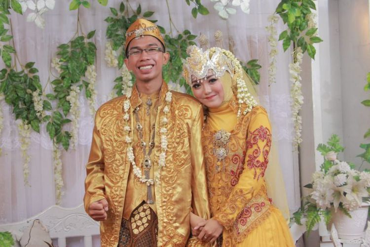 Iponk dan Fardiah, pasangan suami istri yang awalnya bertemu lewat perang komentar di Facebook