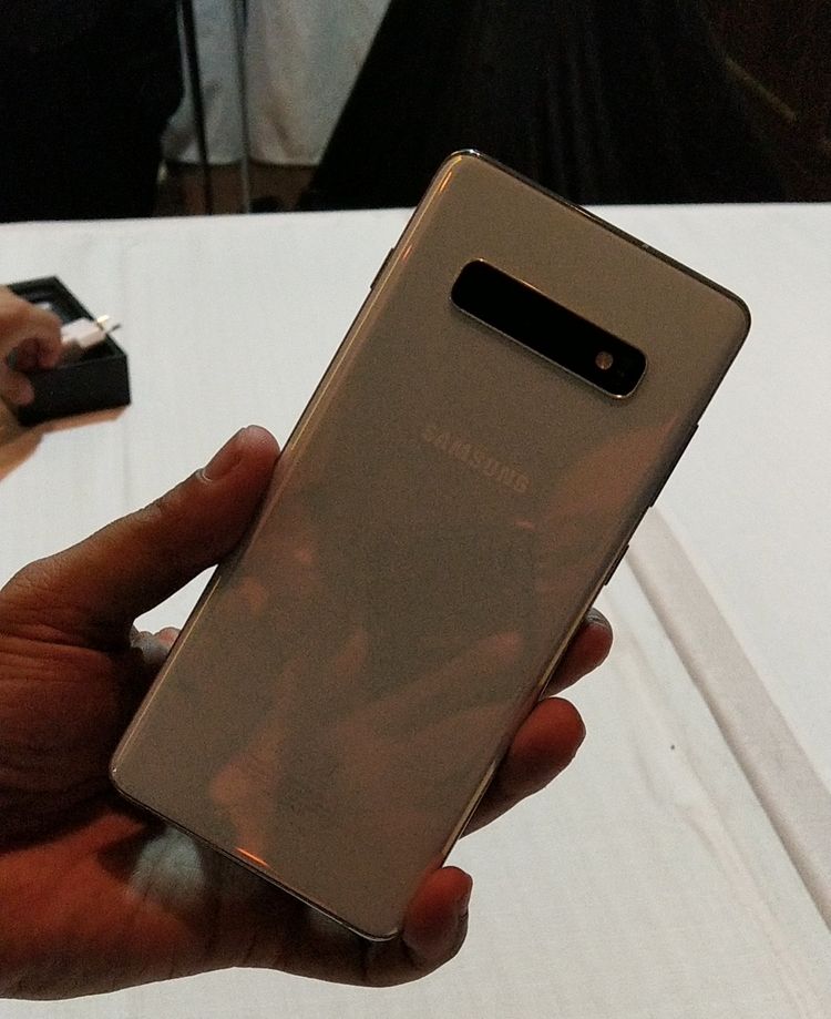 Tiga Kamera utama Samsung Galaxy S10 