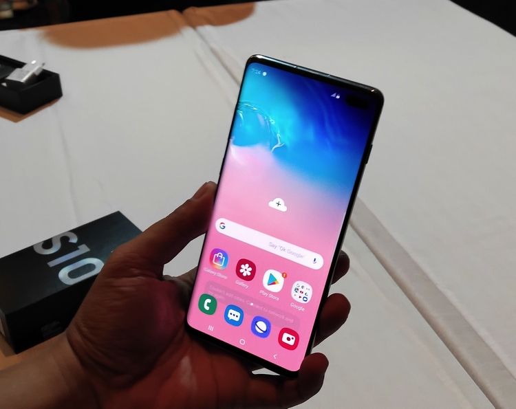 Samsung Galaxy S10 tampak depan