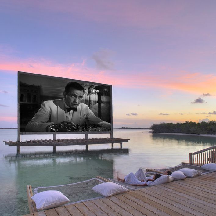movie screen di villa apung Maladewa