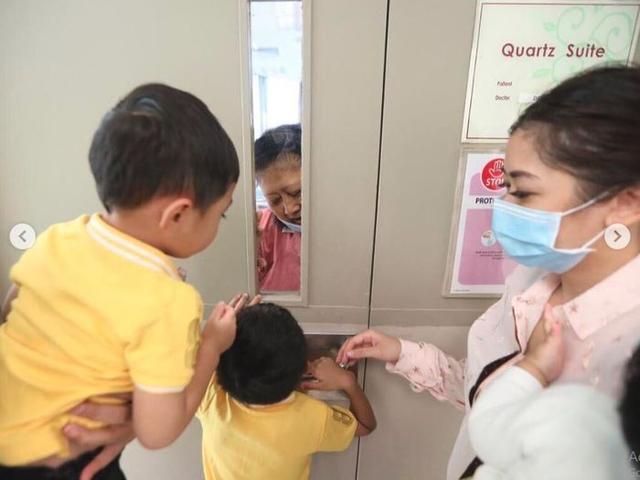 Momen Ani Yudhoyono Bertemu Cucu di Rumah Sakit, Dibatasi Kaca dan Pintu 