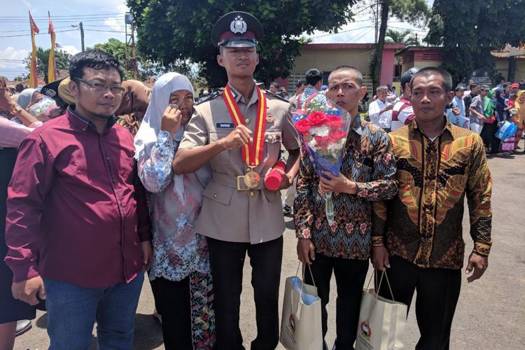 Rahmad, Siswa Terbaik SPN Polda Metro Jaya yang merupakan anak dari seorang tukang ojek dan pedagang sayur keliling 