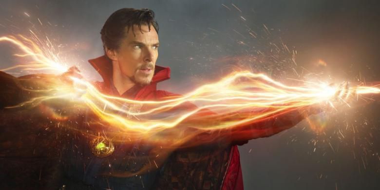 Benedict Cumberbatch beraksi dalam film Doctor Strange (2016) 