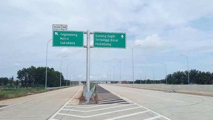 Ruas Tol Bakauheni-Terbanggi Besar, bagian dari Tol Trans Sumatera.  