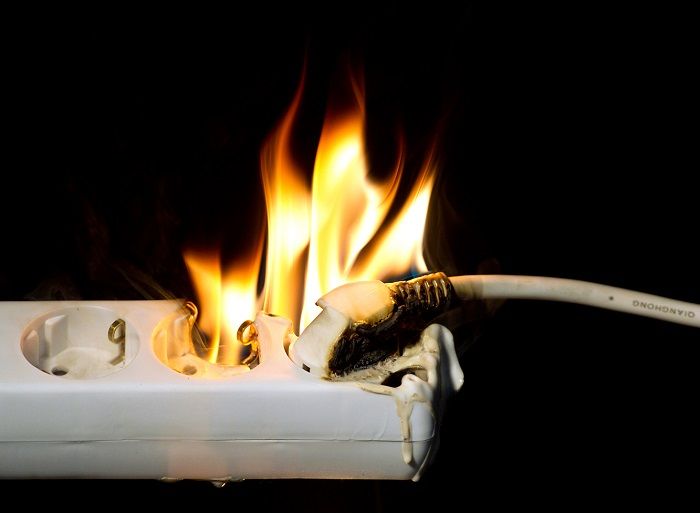 Mengapa Korsleting Listrik Bisa Memicu Kebakaran Rumah Ini Jawabannya Semua Halaman Idea