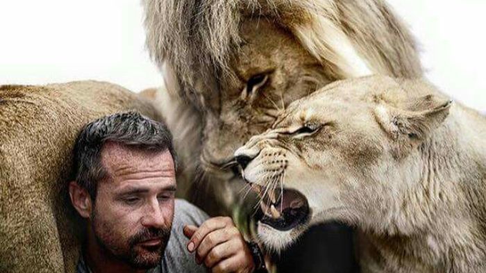 Kevin Richard dan seekor singa