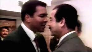 Mohammad Ali saat bertemu dengan Saddam Husein.
