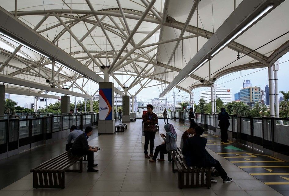 Suasana masyarakat saat mengikuti kegiatan uji coba kereta MRT fase 1 lintas Lebak Bulus-Bundaran Hotel Indonesia (HI) di Jakarta, Selasa (12/3/2019). Uji coba publik kereta MRT fase 1 dilakukan mulai 12-23 Maret 2019. Hingga 11 Maret, tercatat 184.738 orang yang mendaftar untuk mengikuti rangkaian 