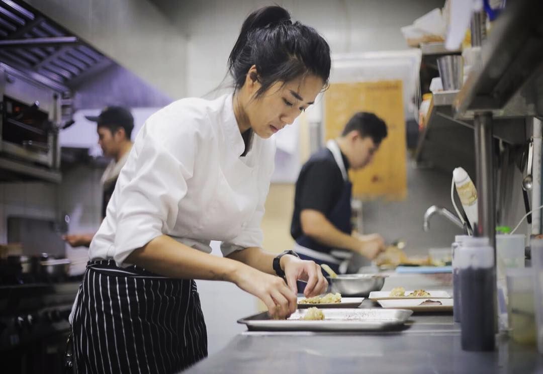 Jadi Satu Satunya Juri Wanita Di Masterchef Indonesia Intip 7 Potret Cantik Chef Renatta Moelek Semua Halaman Suar