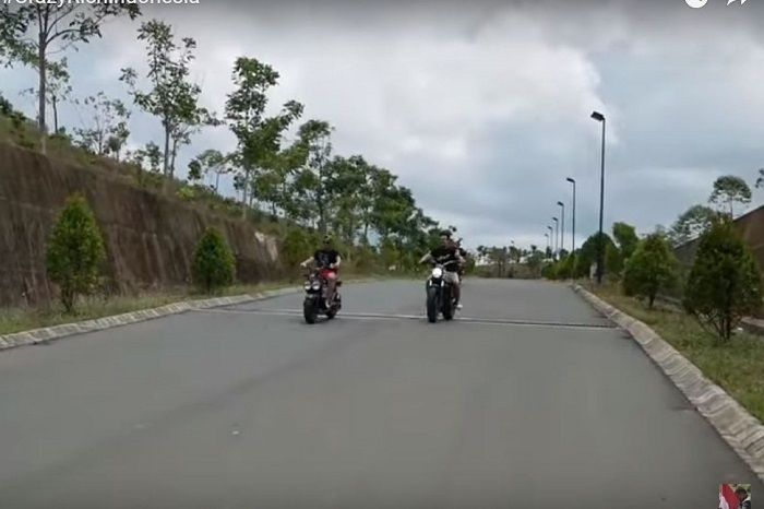 Halaman rumah mewah Haji Isam, juragan batubara Kalimantan Selatan