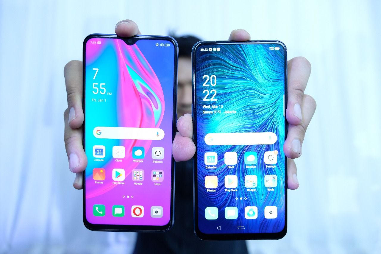 Tampilan desain OPPO F11 (kiri) dan F11 Pro (kanan) yang mirip