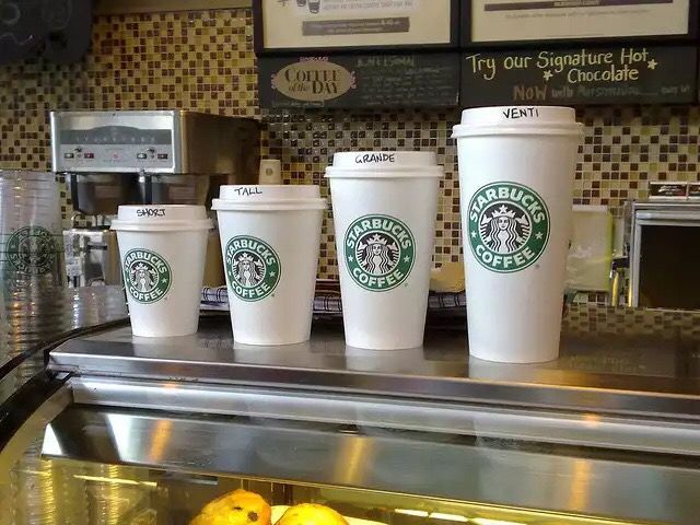 Alasan Starbucks punya ukuran minuman yang berbeda dengan gerai kopi lain