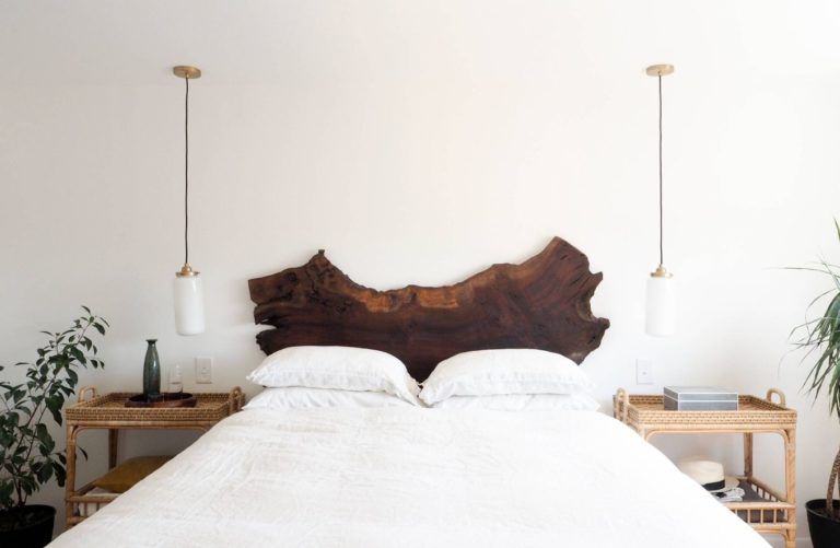 Headboard dari kayu unik