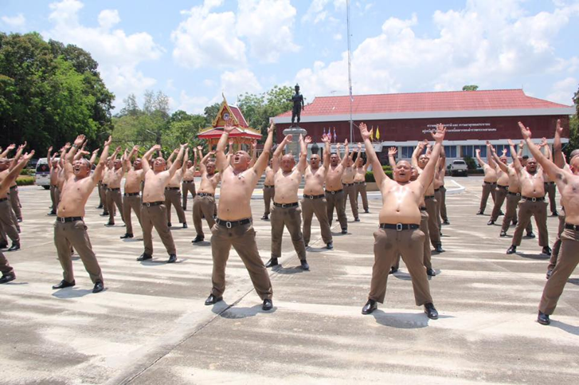 polisi kelebihan berat badan di Thailan dikirim ke kam 'Penghancuran Perut Buncit'.