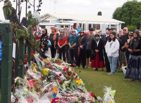 Rangkaian bunga untuk korban penembakan massal di Christchurch