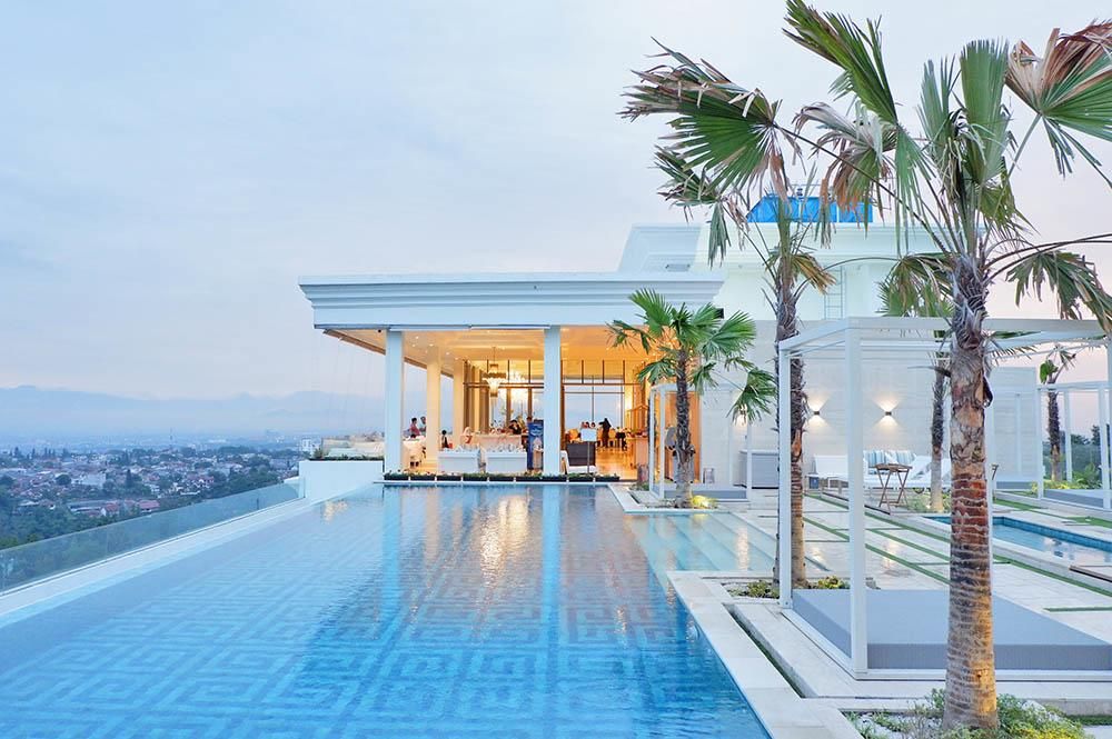 Art Deco Luxury Hotel & Residence Bandung / kolam renang