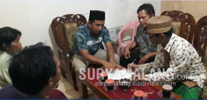 Seorang pria dilaporkan ke polisi oleh mertuanya karena memiliki kelamin yang terlalu besar yang diduga penyebab dari kematian anaknya.