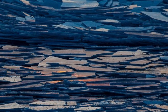 Foto-foto Menakjubkan Seperti Pecahan Kaca Ini Memperlihatkan Danau Michingan yang Mencair, Mirip Animasi Frozen