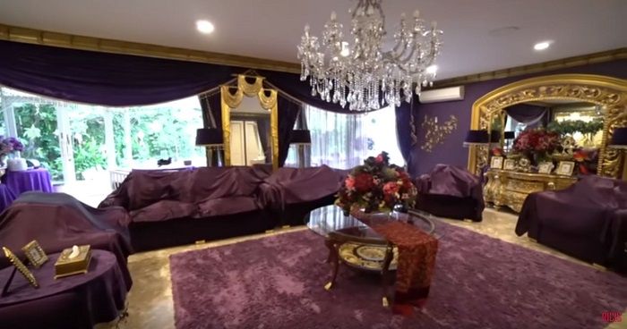 Ruang tamu mewah rumah Tasya Farasya