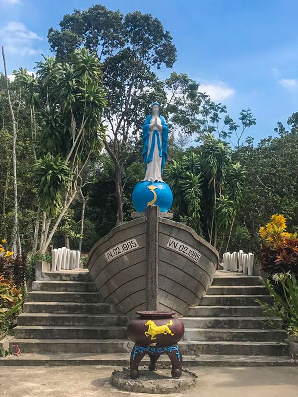 Patung Bunda Maria di Kampung Vietnam, Pulau Galang, Batam, Kepulauan Riau. 