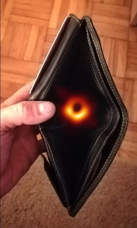 Black hole di dompet