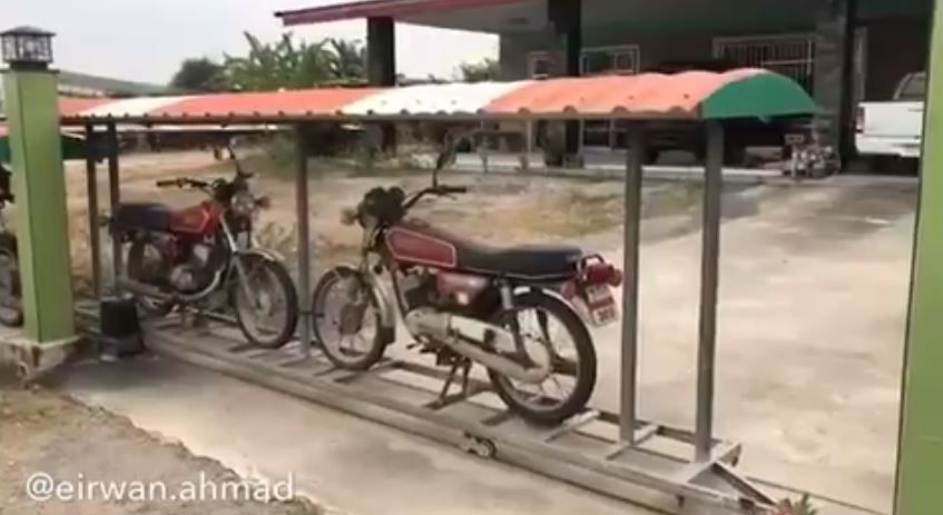 Tajir Melintir, Pria Thailand ini Gunakan Puluhan Sepeda Motor untuk Pagari Rumahnya