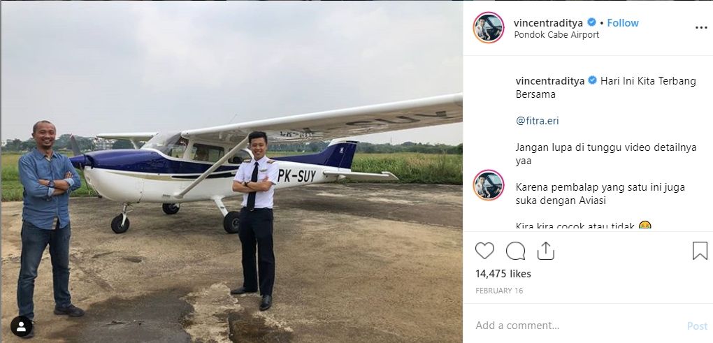 Salah satu orang yang diajak Capt Vincent Raditya merasakan pesawat miliknya