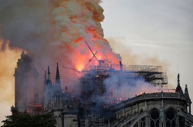 Katedral Notre Dame terbakar pada Senin (15/4/2019) petang