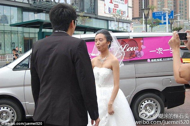 Calon pengantin ini berdebat ketika akan foto prewedding