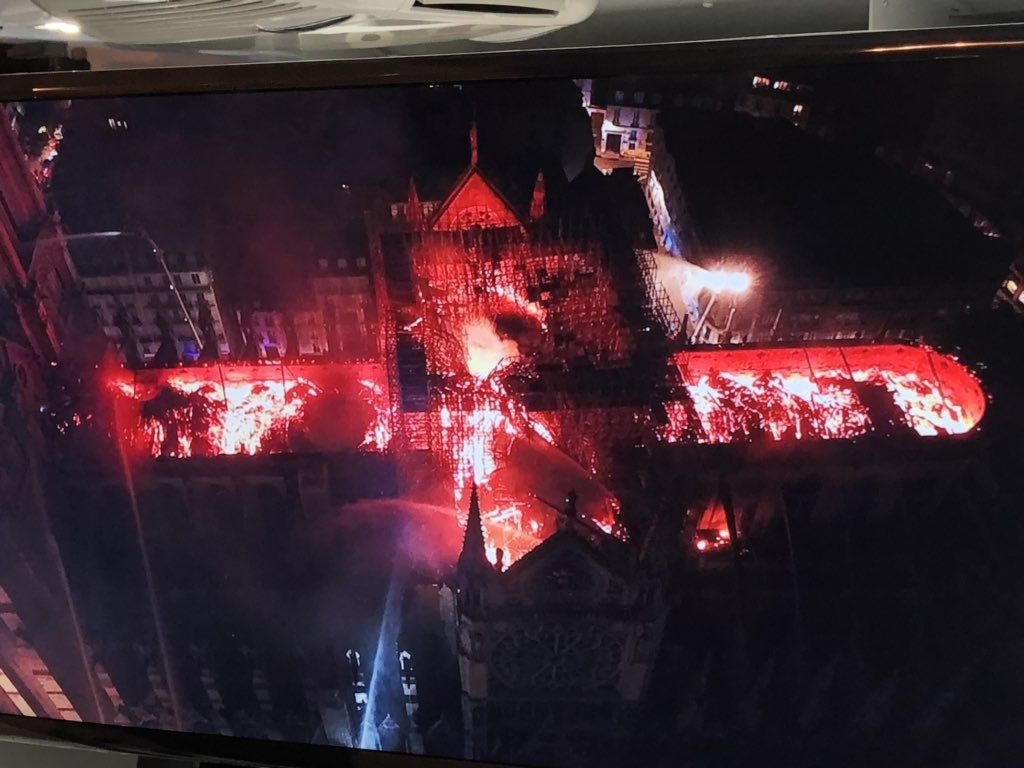 Foto saat kebakaran Notre-Dame terjadi menggunakan drone