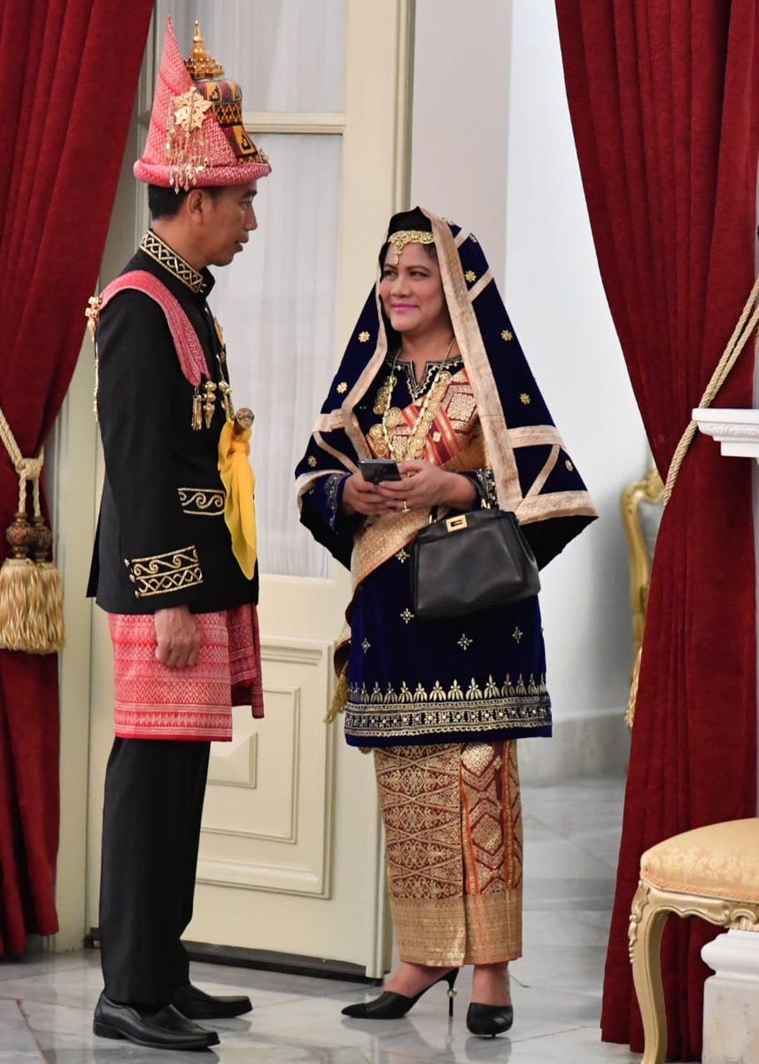 Iriana Jokowi kenakan heels yang sama saat nyoblos Pemilu 2019 dan kala hadiri acara HUT RI ke-73