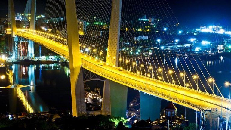 Jembatan Emas di Vladivostok, Rusia