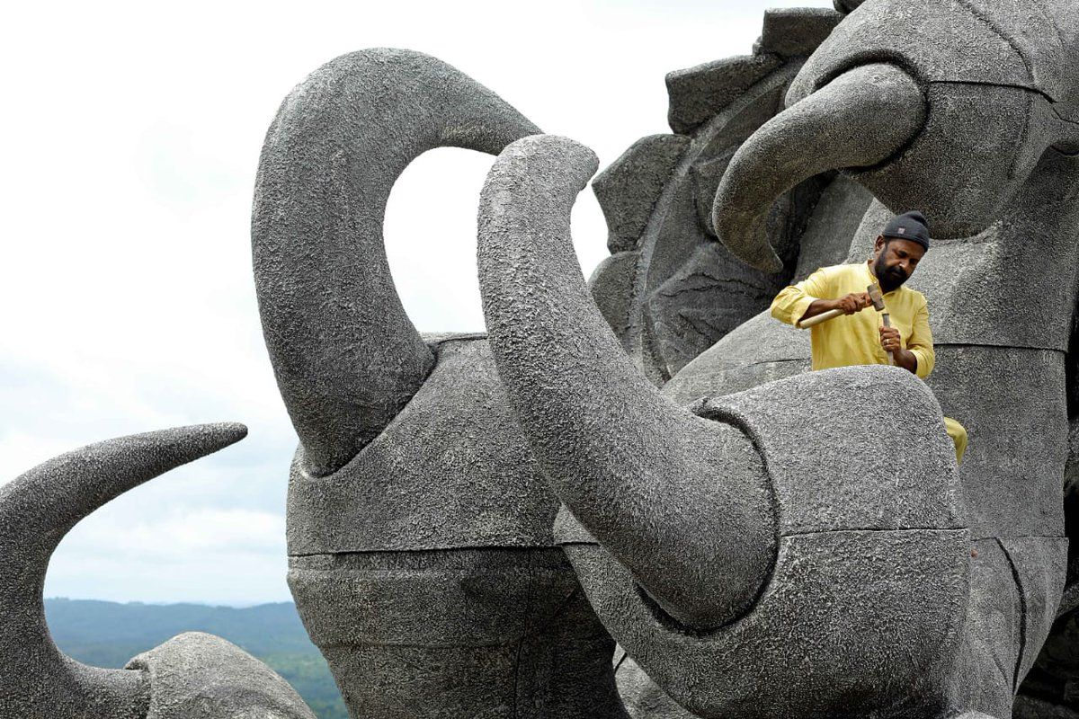 Butuh 10 Tahun untuk Menyelesaikannya, Inilah Patung Elang Terbesar di Dunia
