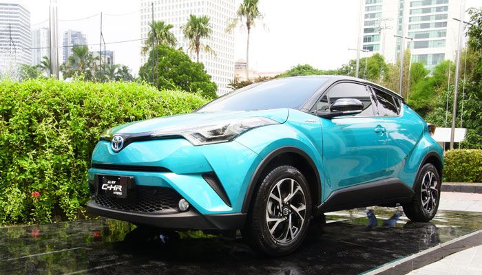 Radiant Green ME jadi warna baru All New C-HR Hybrid dan konvensional