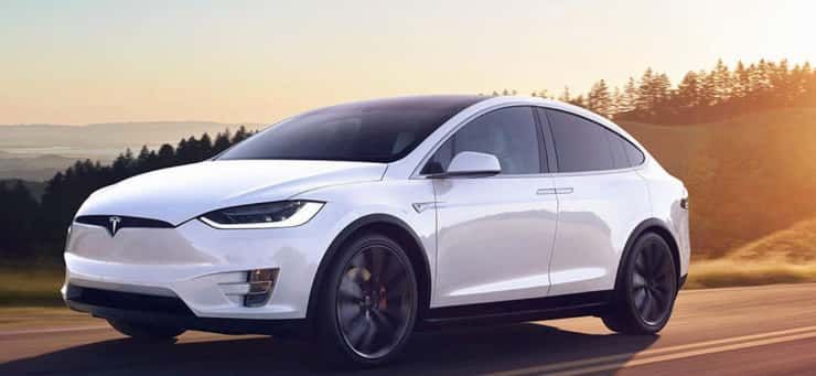 Mobil listrik Tesla X, akan hadir di Indonesia sebagai armada Blue Bird