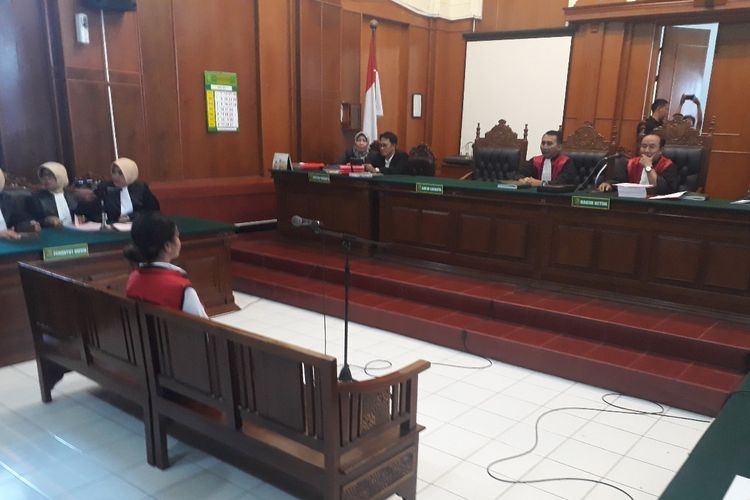 Artis Vanessa Angel dalam sidang perkara kesusilaan di Pengadilan Negeri Surabaya, Rabu (24/4/2019)