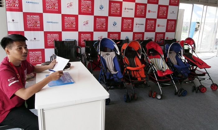 Tempat peminjaman stroller dan kursi roda di Gate 6 Telkomsel IIMS 2019