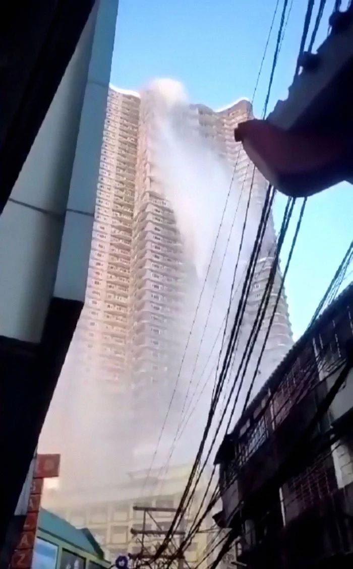 Viral Video 'Air Terjun' dari Blok Apartemen Saat Gempa Filipina