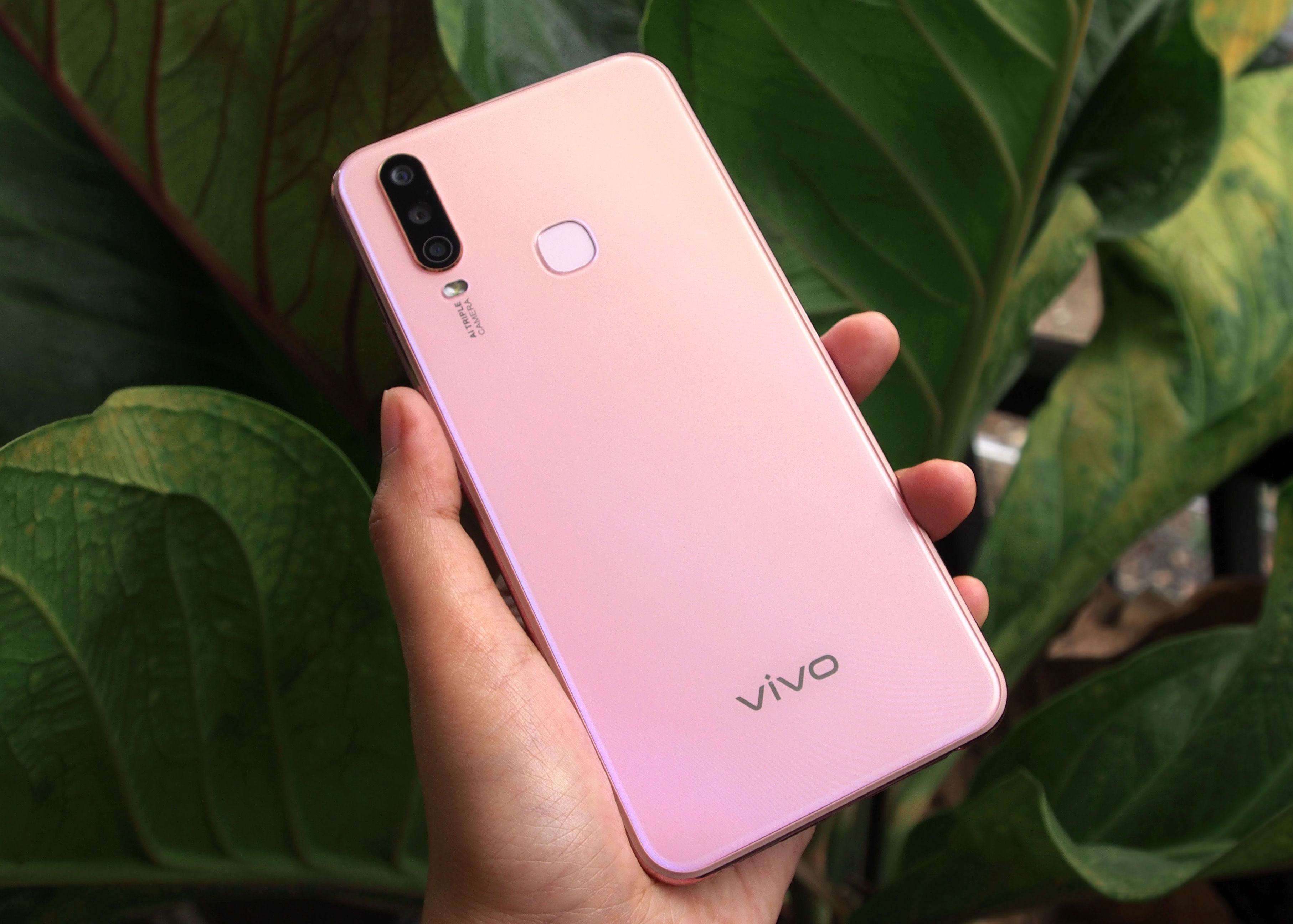 Vivo Y17 dengan warna pearl Pink