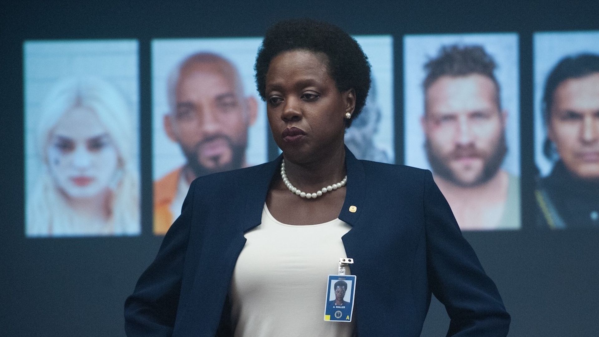 Viola Davis sebagai Amanda Waller