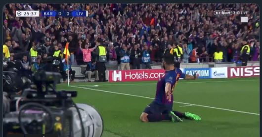 Penyerang Barcelona, Luis Suarez, merayakan gol kontra Liverpool pada laga semifinal leg pertama Liga Champions, Kamis (2/5/2019) dini hari WIB.