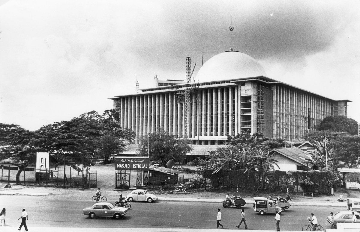 Masjid Istiqlal zaman dulu.