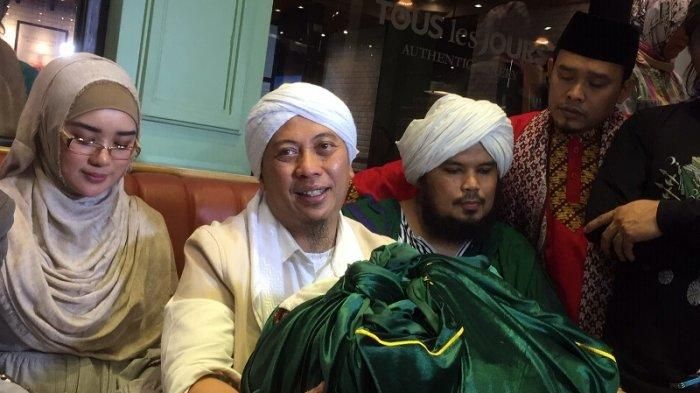 Arti Mimpi Melihat Bintang Jatuh Ternyata Sebagai Pertanda Baik Opick Pernah Mengalaminya Sebelum Diamanahi Sehelai Rambut Nabi Muhammad Saw