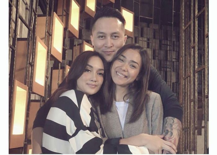 Jarang Diketahui 5 Pasang Artis Indonesia Ini Ternyata Punya Hubungan Saudara Jarang Diketahui 5 Pasang Artis Indonesia Ini Ternyata Punya Hubungan Saudara