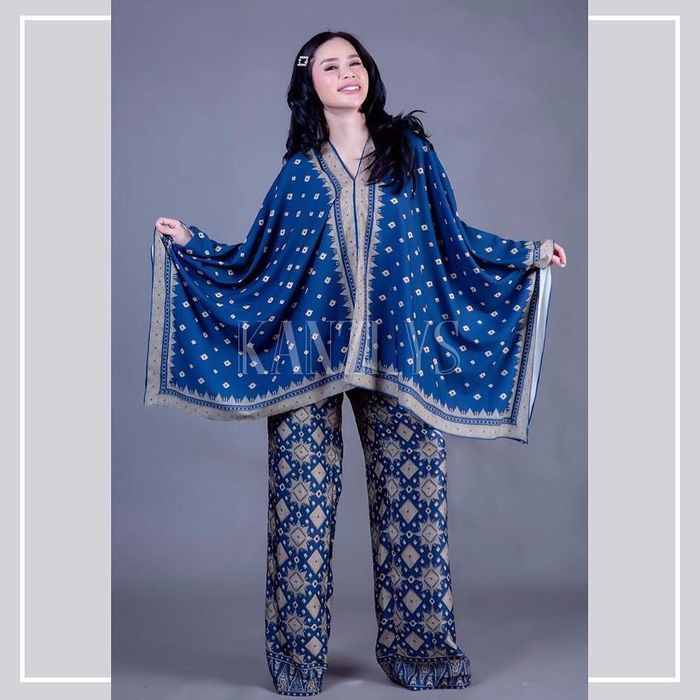 Tren baju Lebaran 2019 ala Krisdayanti dari koleksi busana Yuni Shara