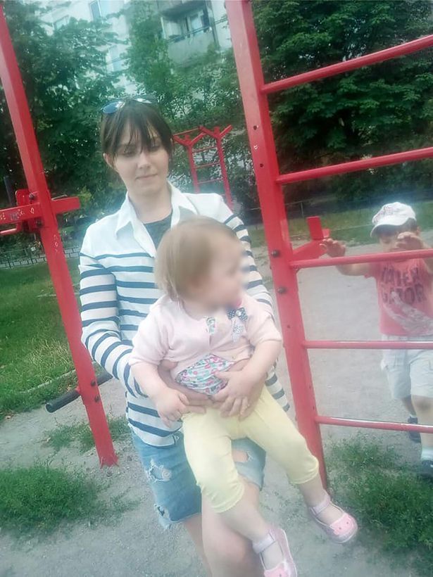 Foto Alexandra dengan ibunya Viktoriya sebelum ibunya ditemukan tewas.